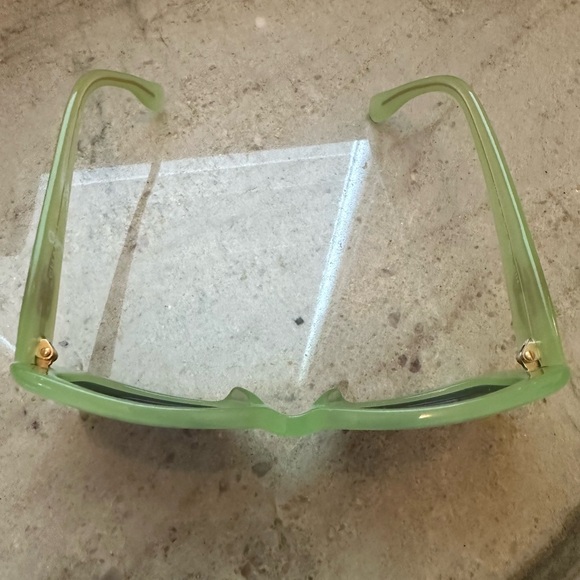 Vintage green Chanel sunglasses - Picture 4 of 7